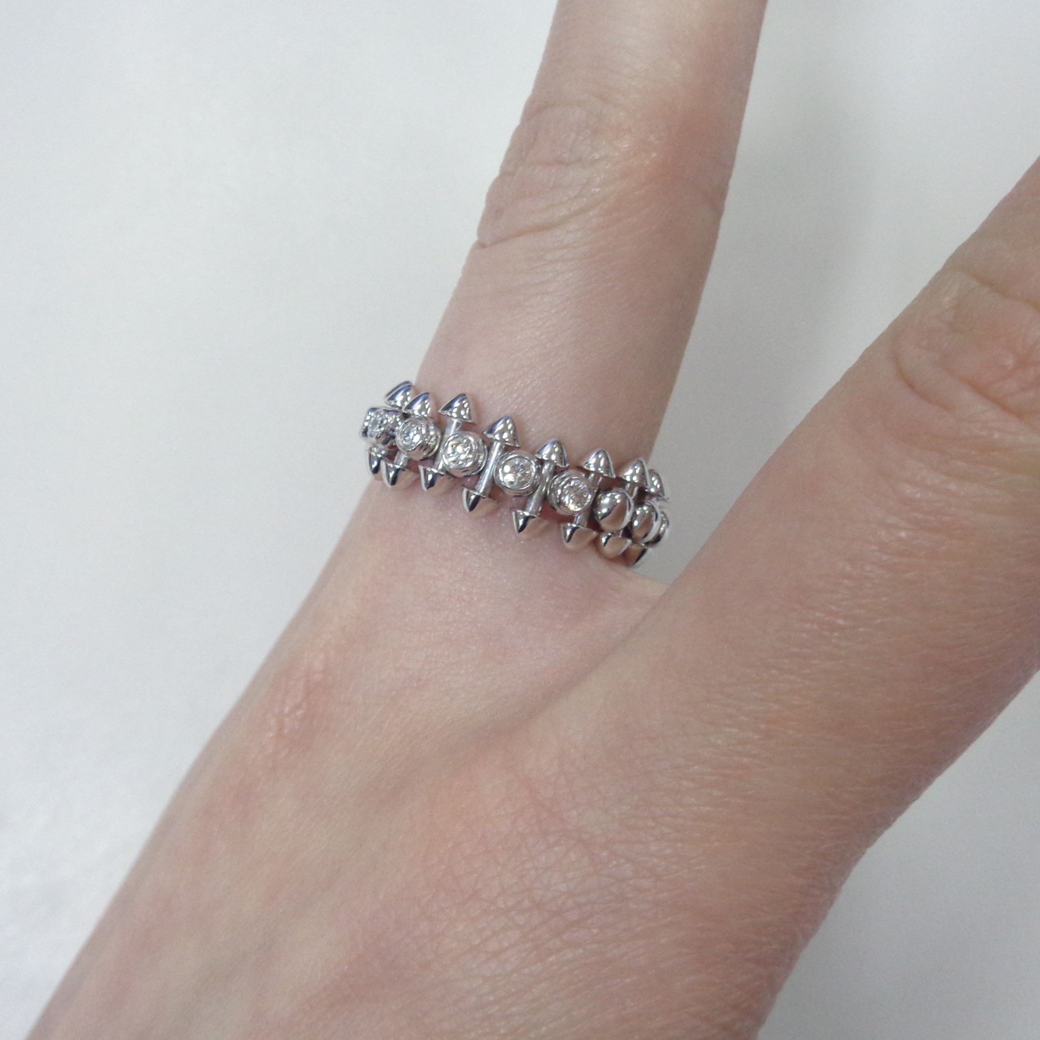 Кольцо из белого золота с бриллиантами